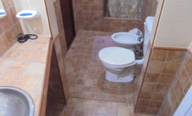 OPORTUNIDAD CHALET 3 AMBIENTES + 2 DEPTOS 2 AMB - ZONA NORTE-CON GAS NATURAL