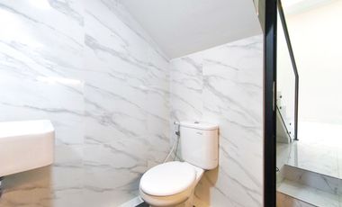 Rumah 3 Lt SHM 10 Mnt ke Siloam Hospitals Kebon Jeruk Siap KPR J-41268