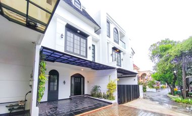 Rumah 3 Lt SHM 10 Mnt ke Siloam Hospitals Kebon Jeruk Siap KPR J-41268
