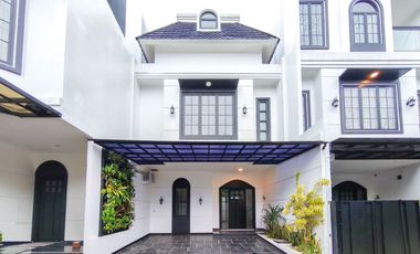 Rumah 3 Lt SHM 10 Mnt ke Siloam Hospitals Kebon Jeruk Siap KPR J-41268