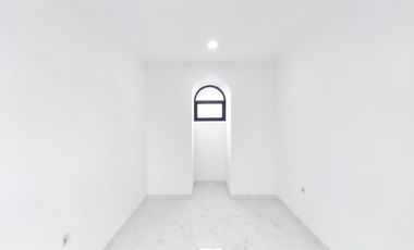 Rumah 3 Lt SHM 10 Mnt ke Siloam Hospitals Kebon Jeruk Siap KPR J-41268