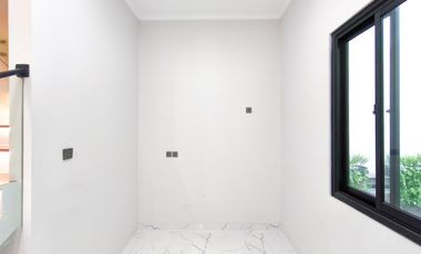 Rumah 3 Lt SHM 10 Mnt ke Siloam Hospitals Kebon Jeruk Siap KPR J-41268