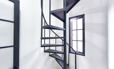 Rumah 3 Lt SHM 10 Mnt ke Siloam Hospitals Kebon Jeruk Siap KPR J-41268