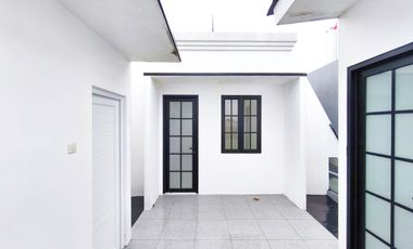 Rumah 3 Lt SHM 10 Mnt ke Siloam Hospitals Kebon Jeruk Siap KPR J-41268