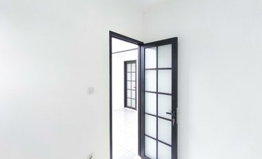 Rumah 3 Lt SHM 10 Mnt ke Siloam Hospitals Kebon Jeruk Siap KPR J-41268