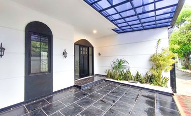 Rumah 3 Lt SHM 10 Mnt ke Siloam Hospitals Kebon Jeruk Siap KPR J-41268