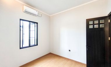 Rumah 3 Lt SHM 10 Mnt ke Siloam Hospitals Kebon Jeruk Siap KPR J-41268