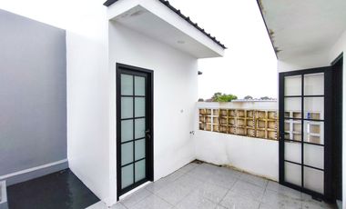 Rumah 3 Lt SHM 10 Mnt ke Siloam Hospitals Kebon Jeruk Siap KPR J-41268