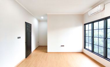 Rumah 3 Lt SHM 10 Mnt ke Siloam Hospitals Kebon Jeruk Siap KPR J-41268