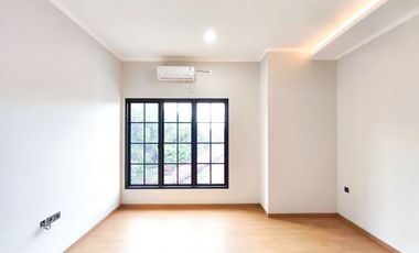 Rumah 3 Lt SHM 10 Mnt ke Siloam Hospitals Kebon Jeruk Siap KPR J-41268