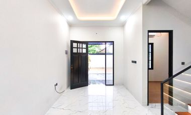 Rumah 3 Lt SHM 10 Mnt ke Siloam Hospitals Kebon Jeruk Siap KPR J-41268