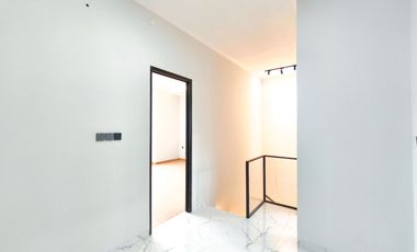 Rumah 3 Lt SHM 10 Mnt ke Siloam Hospitals Kebon Jeruk Siap KPR J-41268