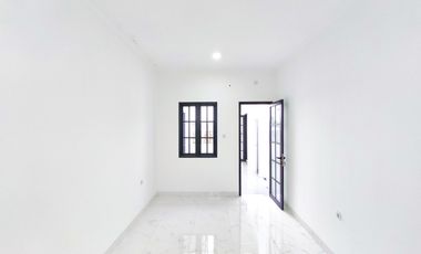 Rumah 3 Lt SHM 10 Mnt ke Siloam Hospitals Kebon Jeruk Siap KPR J-41268