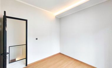 Rumah 3 Lt SHM 10 Mnt ke Siloam Hospitals Kebon Jeruk Siap KPR J-41268