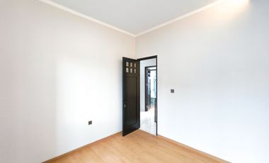 Rumah 3 Lt SHM 10 Mnt ke Siloam Hospitals Kebon Jeruk Siap KPR J-41268