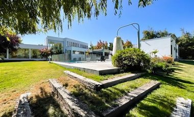 Casa en venta de 6 dorm. en Curicó