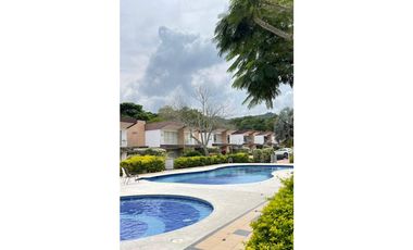 VENDO CASA EN CONJUNTO A PUERTA CERRADA