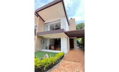 VENDO CASA EN CONJUNTO A PUERTA CERRADA