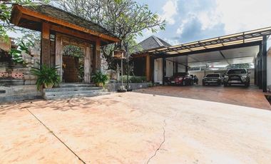 Unique Thai Bali style villa on a land of 1600 Sqm in Bangkok, Thailand