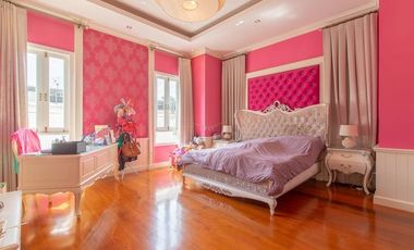 Unique Thai Bali style villa on a land of 1600 Sqm in Bangkok, Thailand