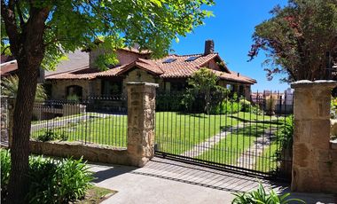 ESPECTACULAR CHALET EN LOMA DE STELLA MARIS