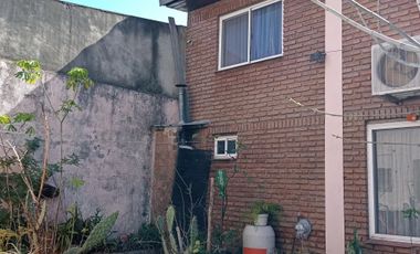 CASA  LOTE PROPIO 4 AMB CON DOBLE COCH  + LOF AL FDO