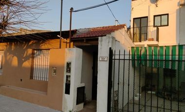 VENTA 2 PH DE DOS AMBIENTES EN PLANTA ALTA, VILLA BALLESTER