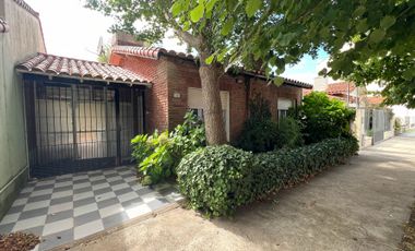 Venta Casa 3 ambientes con gran jardín en Miramar
