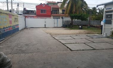 BODEGA EN VENTA, CON PATIO MANIOBRAS. 700 m2. CARMEN, CAMPECHE.