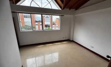 apartamento en arriendo en el esmeraldal. Cod A214889