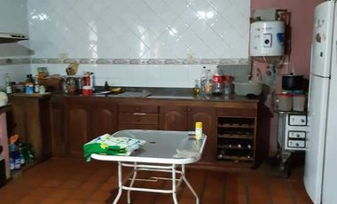 INMOBILIARIA VENDE HERMOSA CASA 5 DORMITORIOS