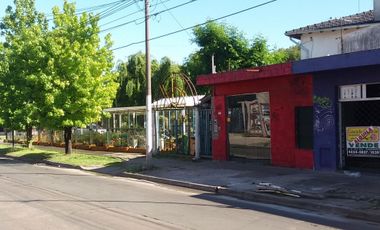 LOCAL COMERCIAL APTO TODO DESTINO. PARQUE CON SALIDA A TRES CALLES.