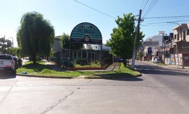 LOCAL COMERCIAL APTO TODO DESTINO. PARQUE CON SALIDA A TRES CALLES.