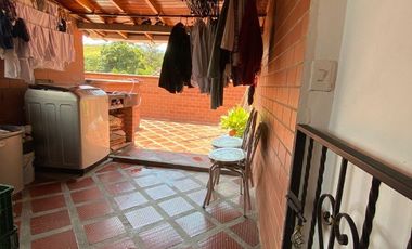 CASA PARA LE VENTA BARRIO PEREZ BELLO