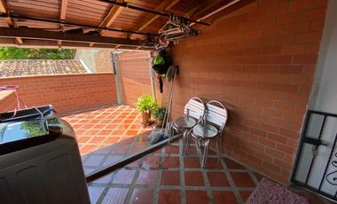 CASA PARA LE VENTA BARRIO PEREZ BELLO