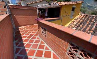 CASA PARA LE VENTA BARRIO PEREZ BELLO