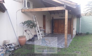 Manuelita De Rosas al 1700 / Banfield