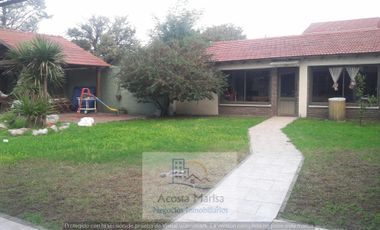 Manuelita De Rosas al 1700 / Banfield