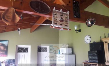 Manuelita De Rosas al 1700 / Banfield