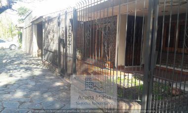 Manuelita De Rosas al 1700 / Banfield