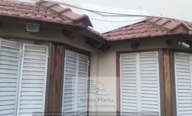 Manuelita De Rosas al 1700 / Banfield