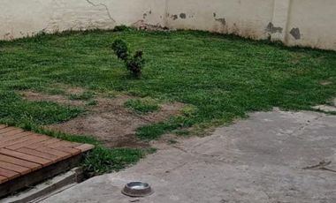 CASA LOTE PROPIO 4 AMB CON GARAJE Y  FONDO CON PILETA