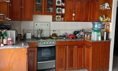 CASA LOTE PROPIO 4 AMB CON GARAJE Y  FONDO CON PILETA