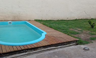 CASA LOTE PROPIO 4 AMB CON GARAJE Y  FONDO CON PILETA