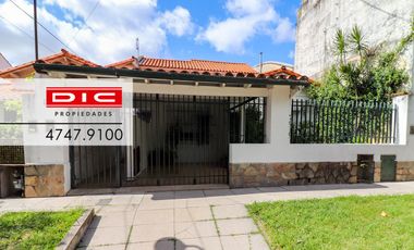 casa multifamiliar, 3 propiedades en un mismo lote en San Isidro