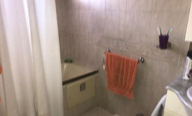 Casa 5amb muy bien ubicada c/ garage cubierto