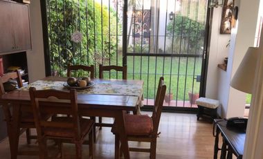 Casa 5amb muy bien ubicada c/ garage cubierto