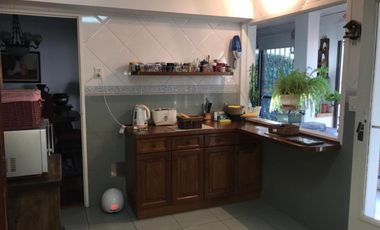 Casa 5amb muy bien ubicada c/ garage cubierto