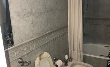 Casa 5amb muy bien ubicada c/ garage cubierto