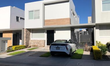 CASA AMUEBLADA EN RENTA EN CONDOMINIO EN CAÑADAS DEL LAGO QUERETARO